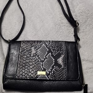 Chic Black and Gray Snake Print Crossbody Bag New No Tags 8*Wx5. 5"T